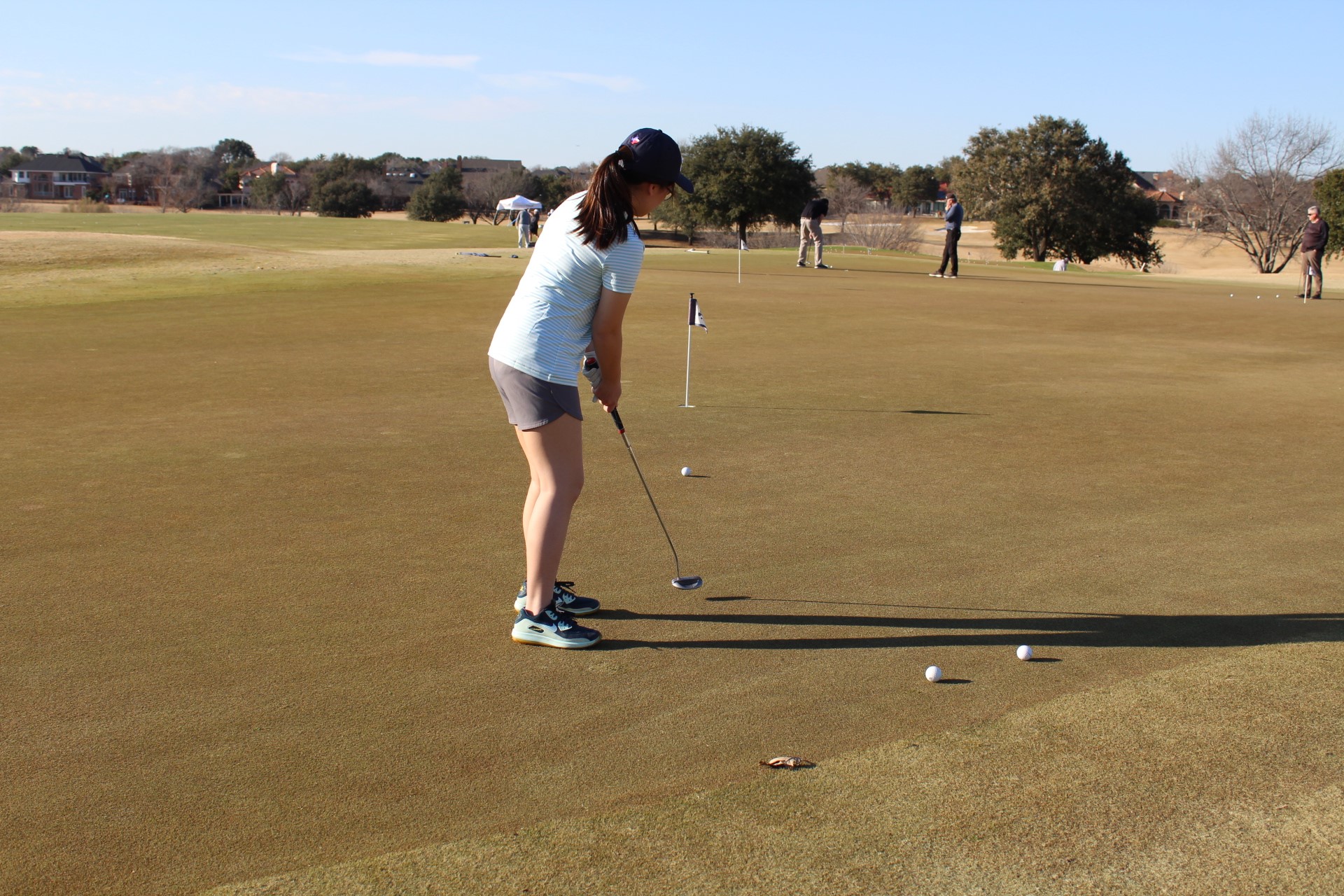 2022 Senior Jaeni on the putting field.