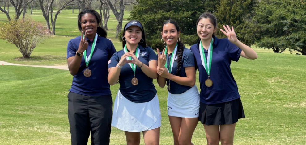 Seniors Eriana, Elisa, Alexa and Lynn ! Class of 2024